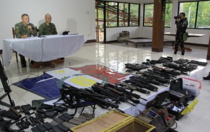 <p><strong>ABANDONED FIREARMS.</strong> Major General Arnel dela Vega (with microphone), Army’s 6th Infantry Division commander, presents to the media on Tuesday (April 10) the firearms abandoned by Bangsamoro Islamic Freedom Fighters during the two-day gunbattle in Maguindanao. <em><strong>(Photo by 6ID)</strong></em></p>